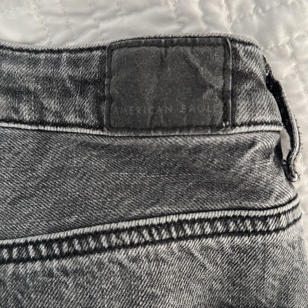American Eagle Highest Rise Mom Jean Black Wash Distressed Jean Size 2 - Picture 6 of 13